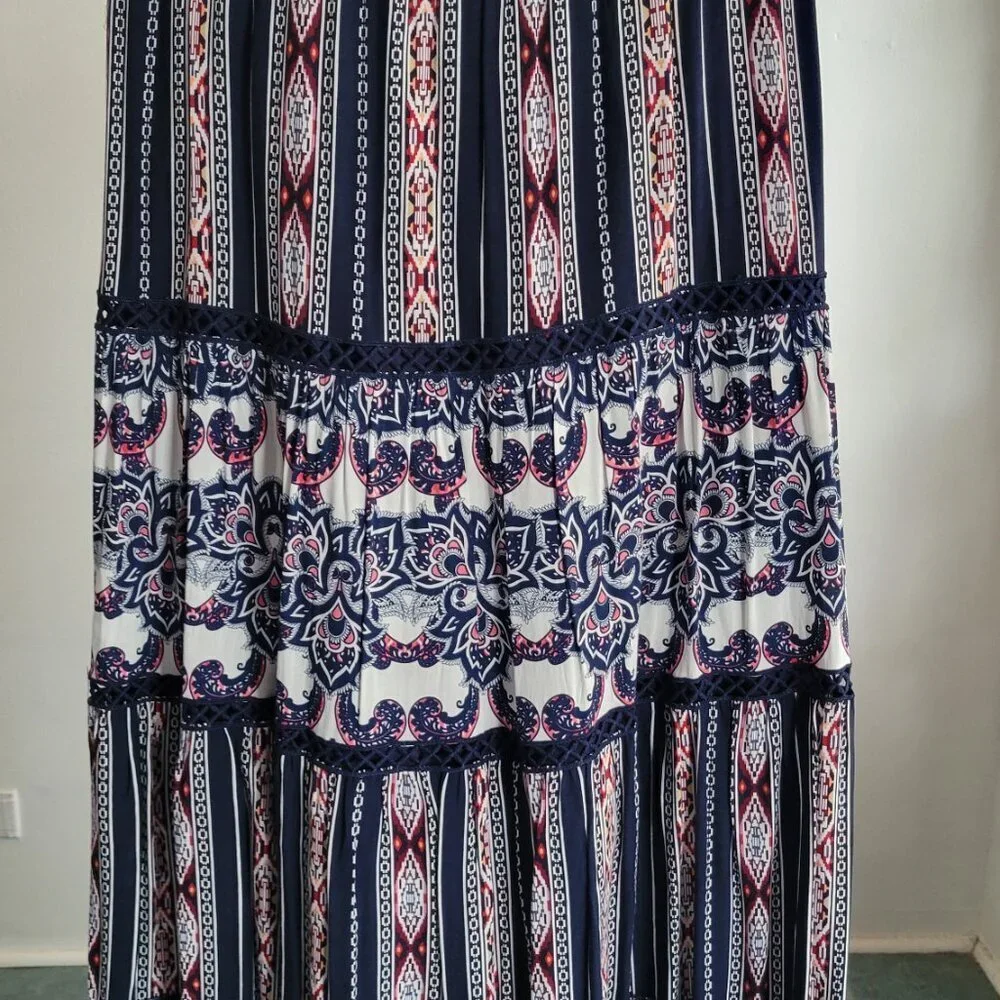 Solitaire Navy & White Patterned maxi skirt (Size: Large)